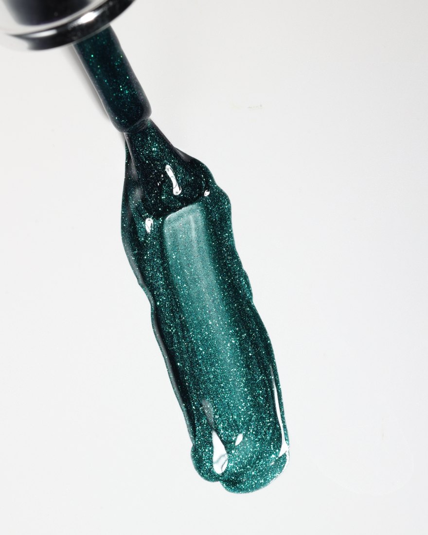 Emerald glitter lacquer swatch